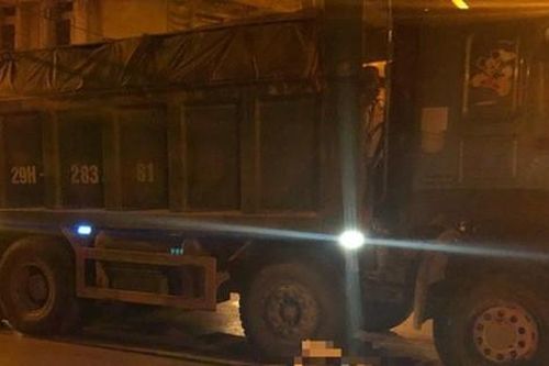 Hà Nội: Xác định danh tính 2 vợ chồng tử vong thương tâm trong vụ tai nạn với xe tải