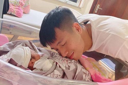 Trung vệ Bùi Tiến Dũng: 'Con là bàn thắng đẹp nhất của bố'