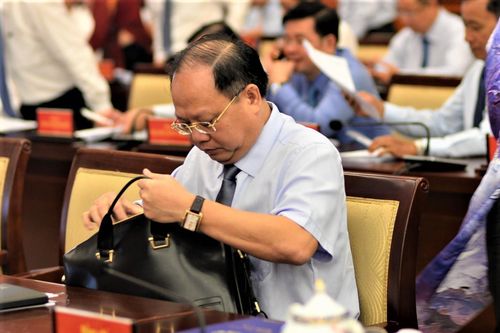Ông Tất Thành Cang không tiếp xúc cử tri vì công tác đột xuất