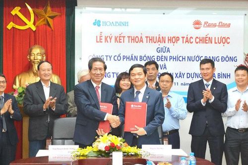 Hòa Bình và Rạng Đông ký kết hợp tác chiến lược