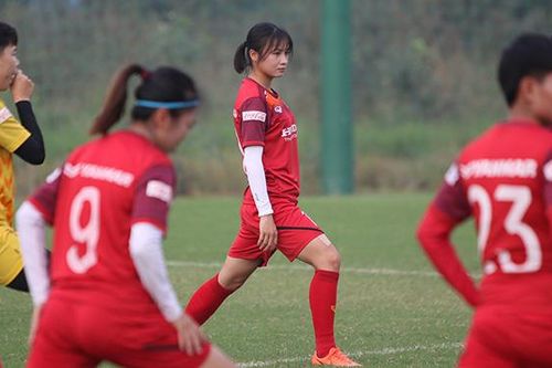 Tuyển thủ nữ Việt Nam khoe sắc, quyết bảo vệ HCV SEA Games