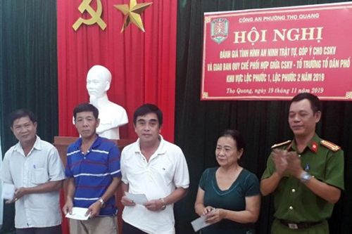Đánh giá, kiểm điểm tình hình ANTT và quy chế phối hợp giữa CSKV với tổ trưởng tổ dân phố