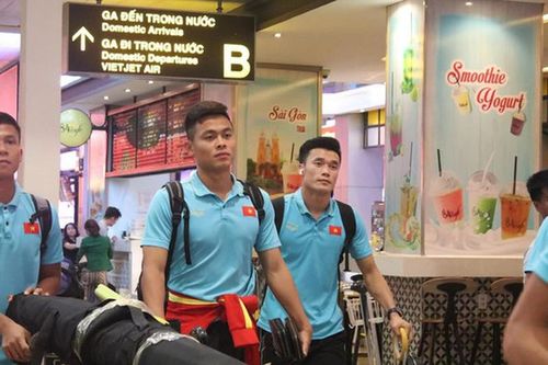 Tuyển U22 Việt Nam 'mắc kẹt' khi vừa đặt chân xuống TPHCM