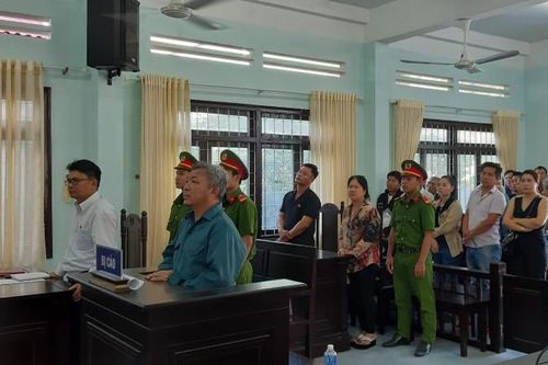 Vụ 'xô xát vì bị tháo biển số xe' tại Bình Thuận: Tòa trả hồ sơ yêu cầu điều tra bổ sung