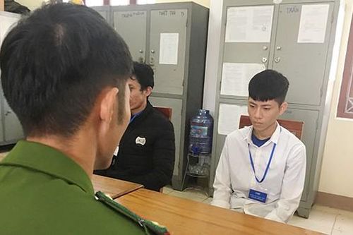 Bắt thanh niên đâm nam sinh bị thương trước trường học