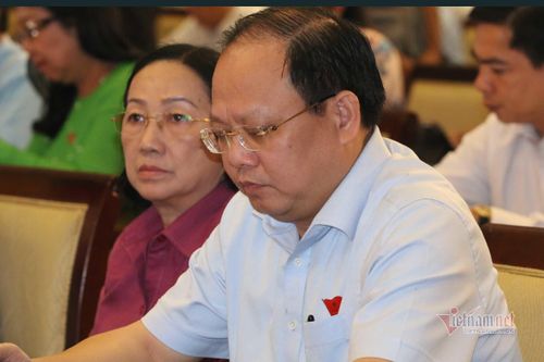 Ông Tất Thành Cang lại vắng mặt tiếp xúc cử tri vì 'bận đột xuất'