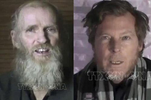 Hai con tin được Taliban trả tự do đã tới Đức an toàn