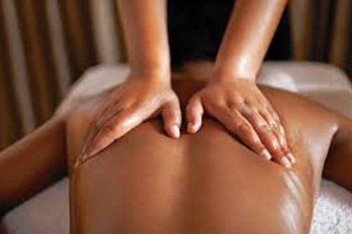 Cà Mau đề nghị phạt 3 cơ sở massge để nhân viên mặc trang phục không đúng quy định