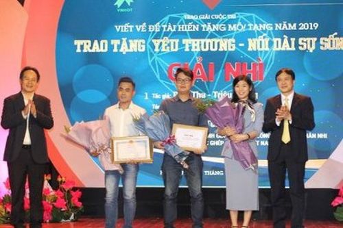 11 tác phẩm được trao giải cuộc thi viết 'Trao tặng yêu thương - Nối dài sự sống'
