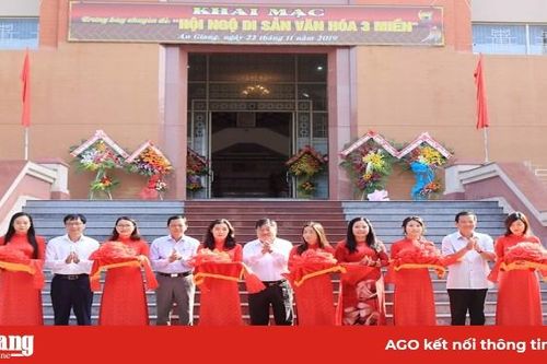 Khai mạc trưng bày chuyên đề 'Hội ngộ Di sản văn hóa ba miền'