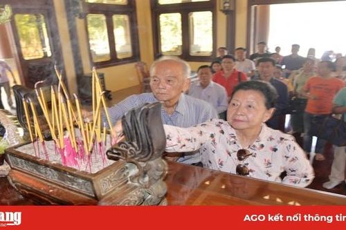 Bộ Văn hóa và Nghệ thuật Campuchia viếng, dâng hoa, dâng hương Đền thờ Chủ tịch Tôn Đức Thắng