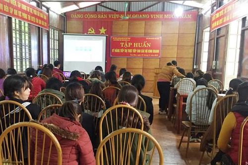 Tập huấn kỹ năng tiếp thị cho các hộ kinh doanh ở Văn Bàn