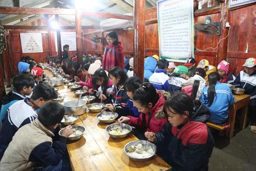 Sa Pa: Nhiều trường học được đầu tư thêm đồ dùng chống rét cho học sinh