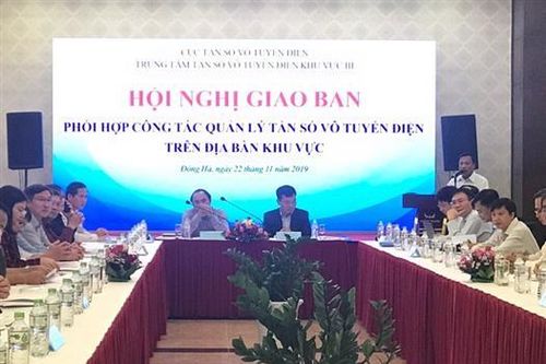 Giao ban phối hợp công tác quản lí tần số khu vực Trung Trung Bộ và Tây Nguyên