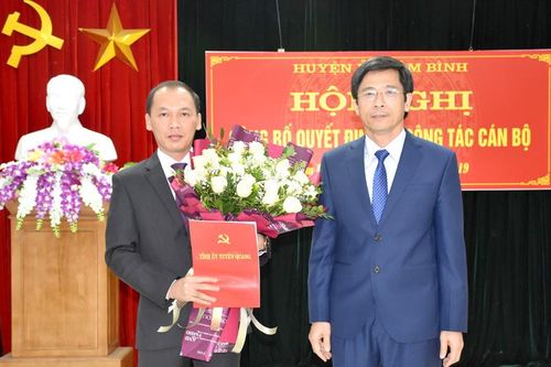 Công bố công tác cán bộ huyện Lâm Bình
