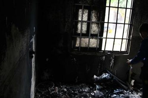 Tưới xăng đốt vợ và mẹ vợ