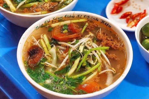 Những món ăn không thể bỏ qua ở ngõ ẩm thực Trung Yên