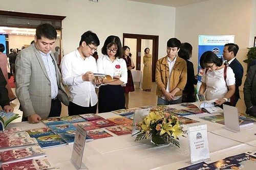 Công bố danh mục sách giáo khoa lớp 1 mới: Nhiều vấn đề chưa rõ ràng