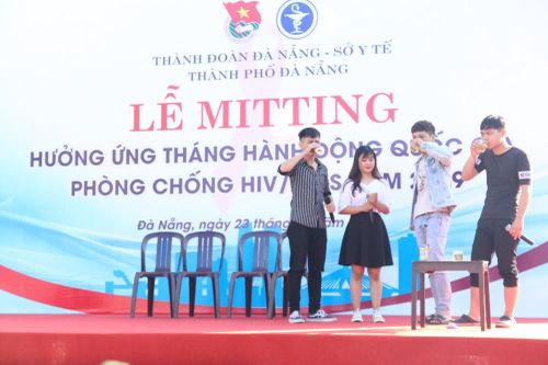 Hơn 1000 bạn trẻ diễu hành phòng chống HIV/AIDS