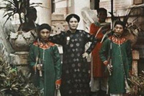 Cuộc đời người đàn bà đẹp làm chao đảo giới doanh nhân Hà thành