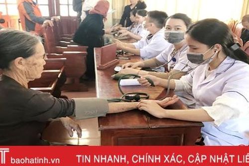 Formosa Hà Tĩnh phối hợp khám, cấp thuốc miễn phí cho gần 200 người dân
