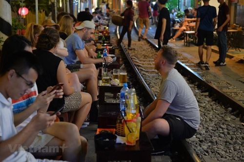 Bộ Giao thông Vận tải muốn sớm di dời 'phố càphê đường tàu'