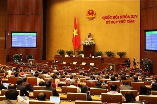 'Nóng' việc Quốc hội thông qua Bộ luật Lao động (sửa đổi) và ngân hàng hạ lãi suất đồng loạt