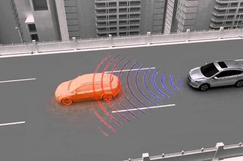 Hệ thống cảnh báo trước va chạm trên ô tô hoạt động như thế nào?