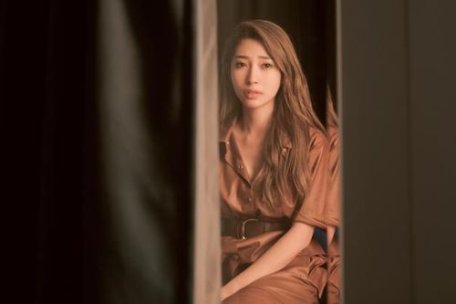Chẳng nói chẳng rằng, Khổng Tú Quỳnh ngồi khóc hết 20 giây trong teaser MV mới