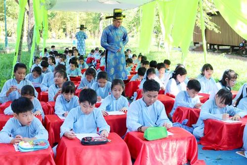 Sôi nổi các hoạt động văn hóa, nghệ thuật nhân Lễ giỗ lần thứ 90 Cụ phó bảng Nguyễn Sinh Sắc