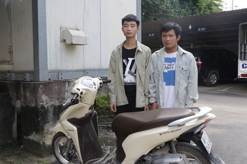 Bắt 2 đối tượng dùng dao chặn đường cướp xe máy