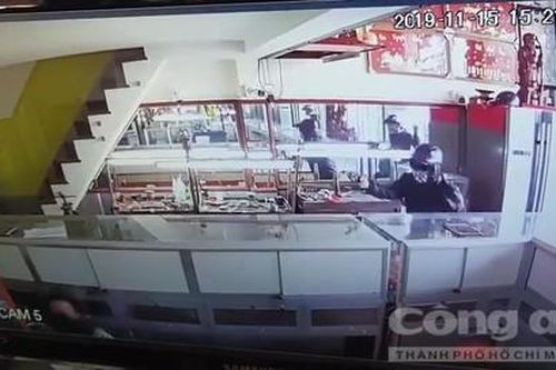 Bắt hai nghi phạm nổ súng cướp tiệm vàng ở Sài Gòn