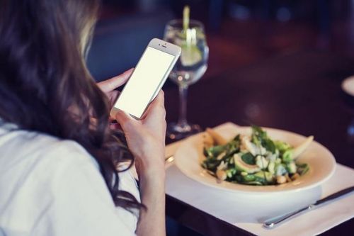 Nhà giàu Trung Quốc không thiết ngon, chỉ cần check-in món ăn đẹp mắt