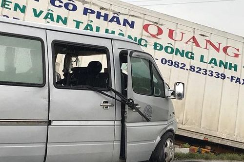 Quảng Ngãi: Tai nạn đặc biệt nghiêm trọng, 13 người thương vong