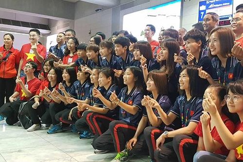 Tiễn các thành viên Đoàn thể thao Việt Nam khu vực phía nam lên đường