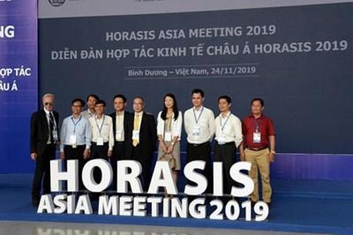 Thảo luận những vấn đề kinh tế chia sẻ và sự phát triển trong thời đại mới