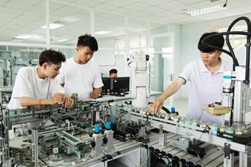 Bài 2: Chủ động, sáng tạo, bám sát thực tiễn