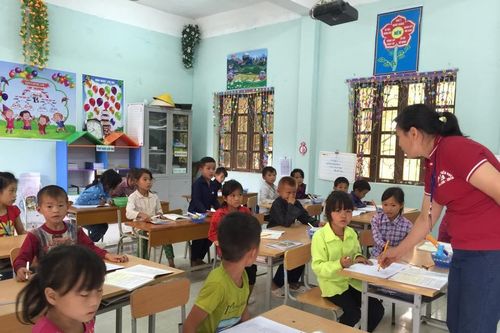 Hà Giang: Cung cấp SGK lớp 1 cho trường và học sinh vùng khó