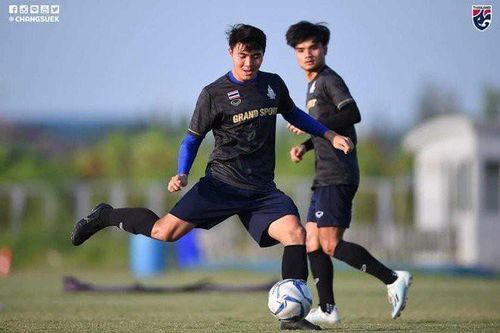 Trước thềm SEA Games 30, HLV Thái Lan nhận tin vui
