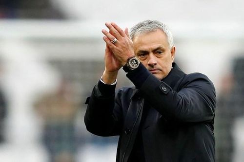 Mourinho xin lỗi CĐV Tottenham sau chiến thắng West Ham
