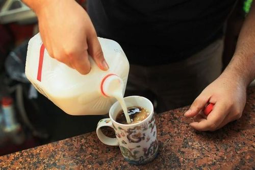 Tin khó tin, uống sữa gián, ăn thịt khí CO2 rồi thi nhau 'được chết'