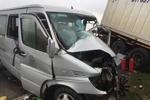 Xe khách bị tông biến dạng ở Quảng Ngãi: Tài xế và 2 nhà sư tử vong
