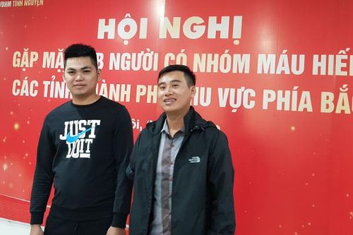 Cuộc hội ngộ đặc biệt của chàng thanh niên cụt tay với ân nhân tặng máu hiếm