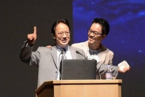 Con trai lười học đỗ vào Harvard nhờ thách thức lấy điểm 0 của bố
