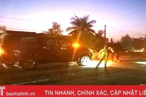 Ô tô va chạm xe đạp, một cụ ông nguy kịch