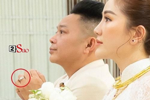 Số vàng bạc, kim cương 'sương sương' mà Bảo Thy và chồng đeo trong đám cưới