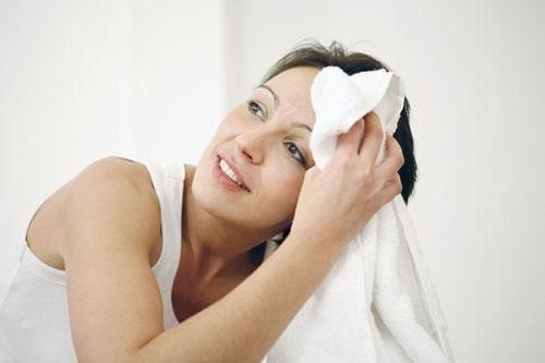 Bạn có thể làm gì khi đổ mồ hôi quá nhiều? Hãy thử những mẹo chống đổ mồ hôi này