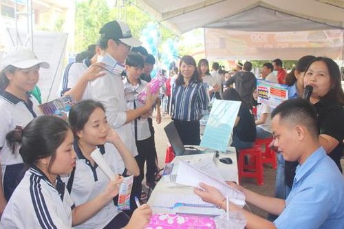 32 doanh nghiệp tuyển dụng gần 6 ngàn vị trí việc làm