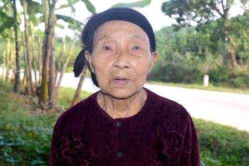 Cụ bà 85 tuổi tự nguyện xin thoát nghèo