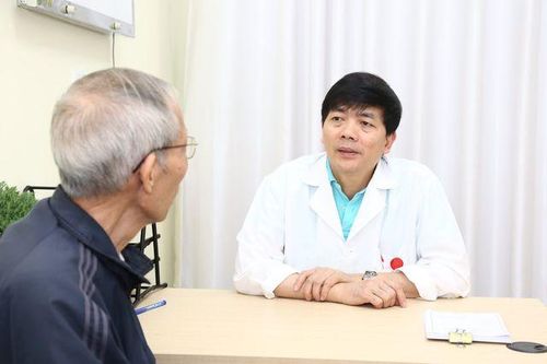 Nhiều người bỏ sót ung thư đại trực tràng vì nghĩ đơn giản mắc trĩ